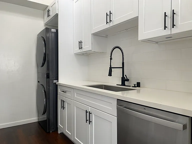 Moorpark Lofts — Photo 9