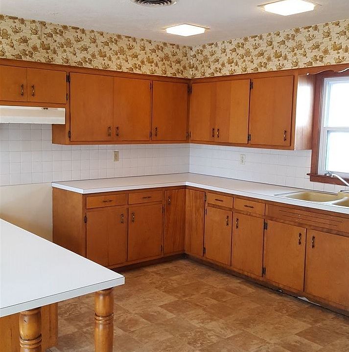2nd image of 525 N 9th St
