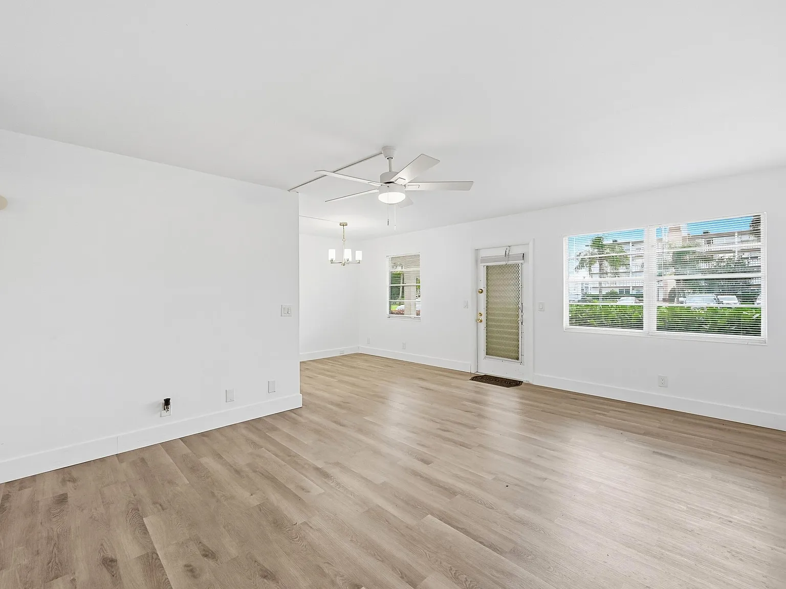 2 bed, 1.5 bath, 861 sqft, $1,695 — Photo 3