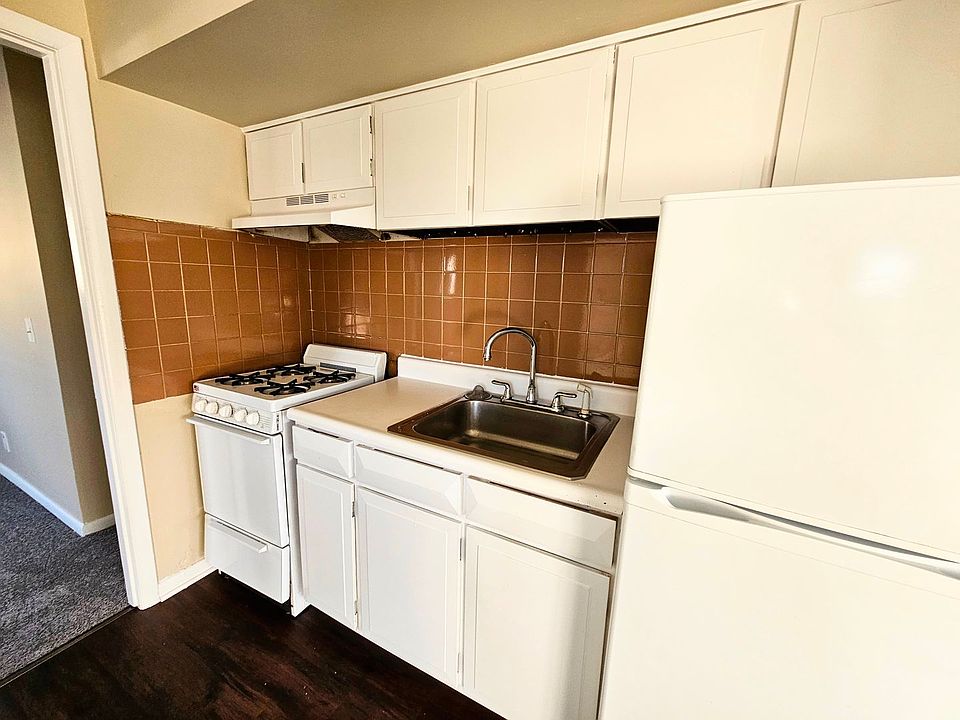 2nd image of 2652 Sheridan Dr