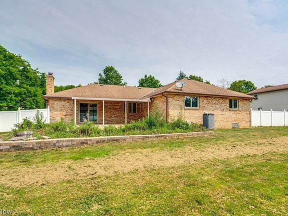 3rd image of 9761 Applewood Dr