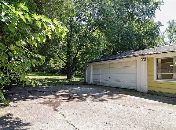 3rd image of 325 S Fairfield Ave