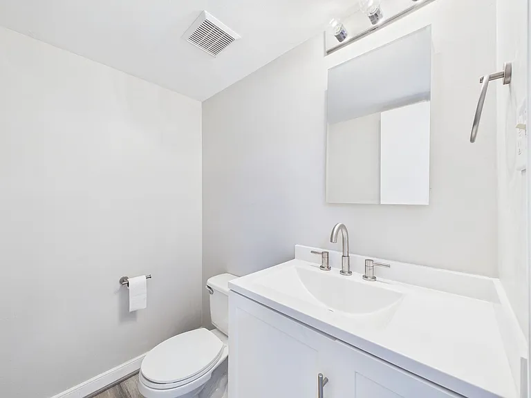 2222 Brightmoor Ct — Photo 8