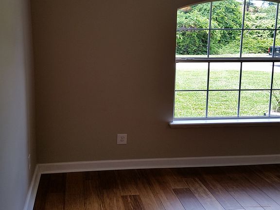 4th image of 2640 Dale View Dr