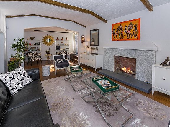 2nd image of 2829 N Beachwood Dr