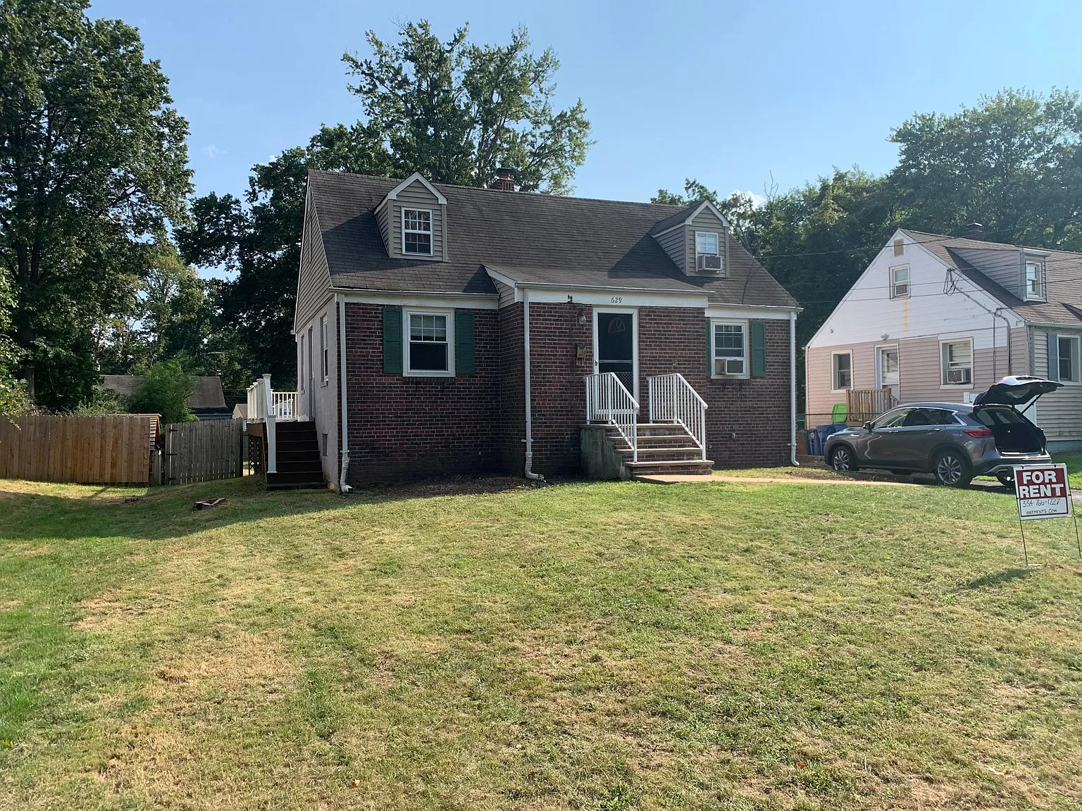 629 Townsend Pl — Photo 2