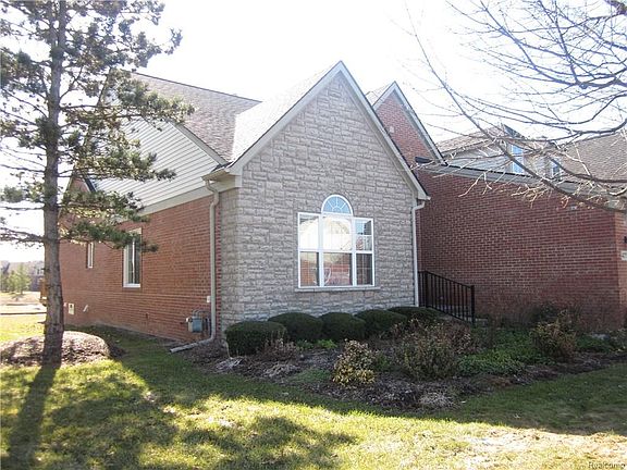 2nd image of 47739 Vistas Circle Dr S #84