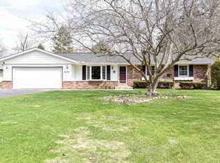 5470 S Oak Ridge Dr, New Berlin, WI 53146