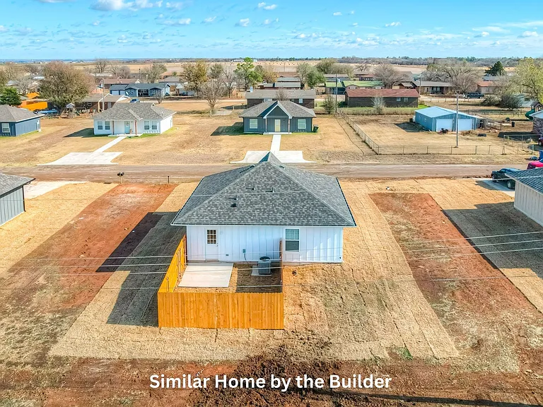 121 Sterling Dr — Photo 35
