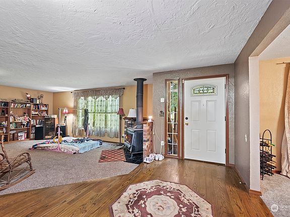 4th image of 9512 274th St E