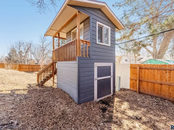 1301 W Haugo Dr, Sioux Falls, SD 57105