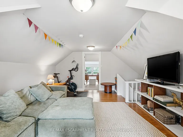 37 Connaught Ave S — Photo 33