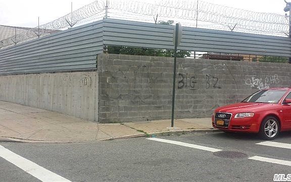 5th image of 10902 153rd St