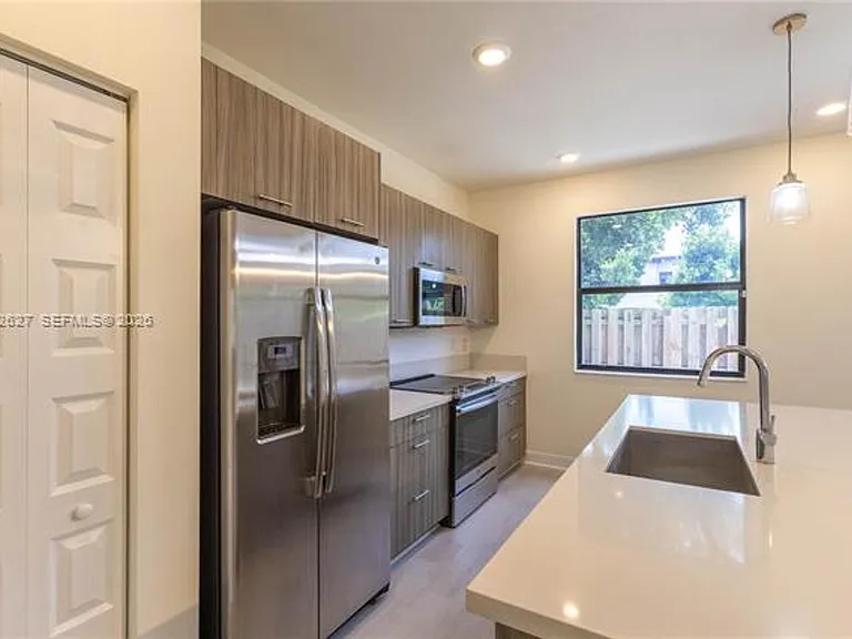 10407 NW 82nd St #CU-12 — Photo 1