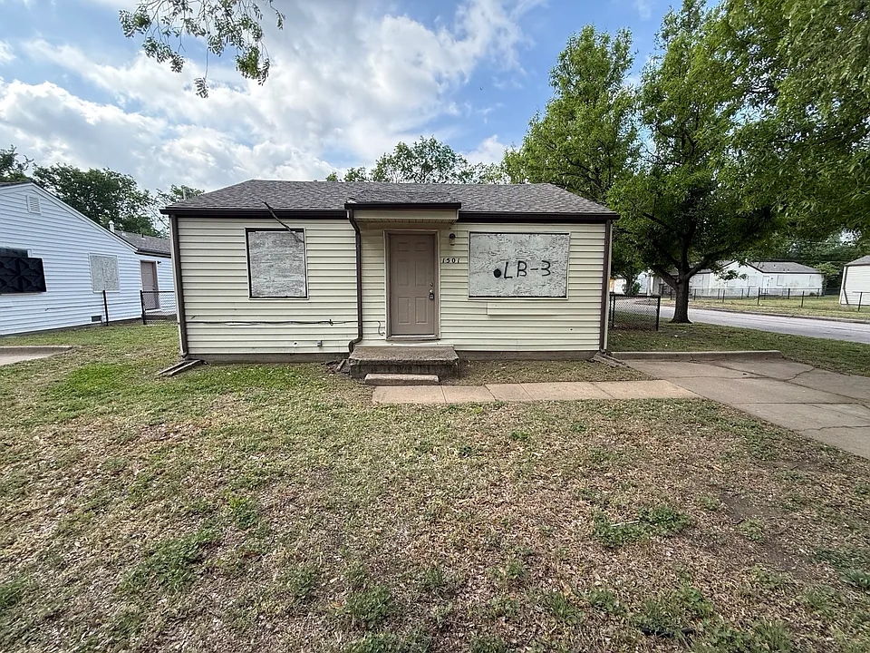 1501 E Arnold St