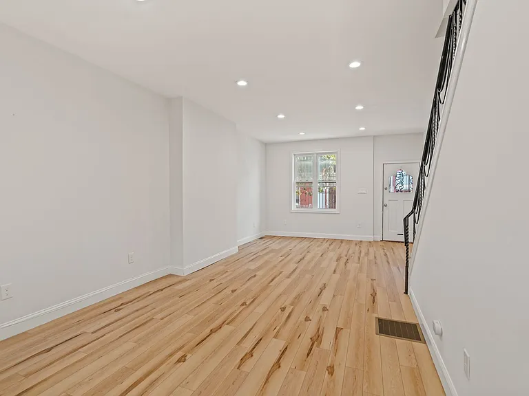 1630 Edgley St — Photo 5