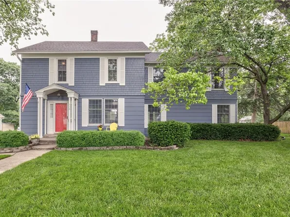 110 Tower St S, Paola, KS 66071