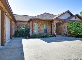 106 Sunnyland Dr, Castroville, TX 78009