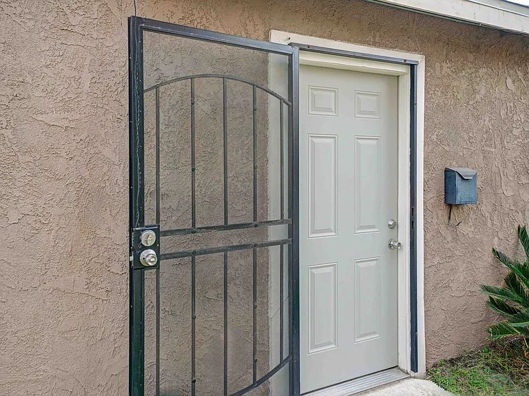 8940 Live Oak Ave #B — Photo 2
