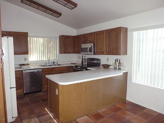 3rd image of 7912 N Roundstone Dr