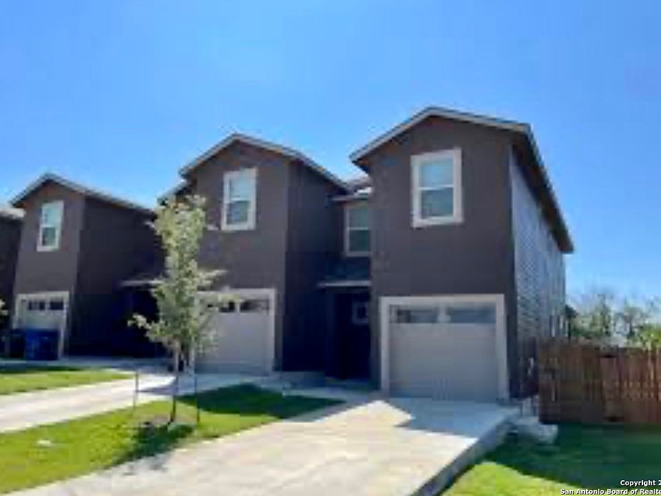 2nd image of 801 Albert St. LOT 23&24