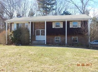 11 Sagamore Dr, Otisville, NY 10963