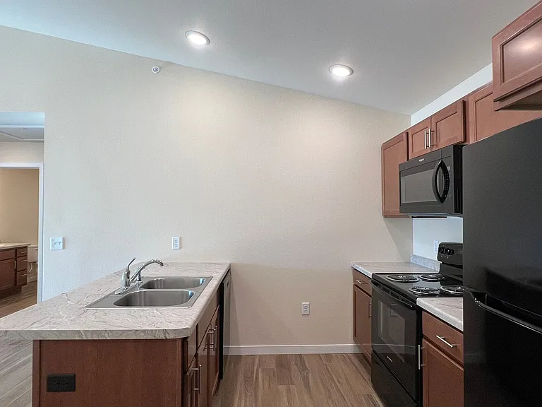 713 Caroline St — Photo 73