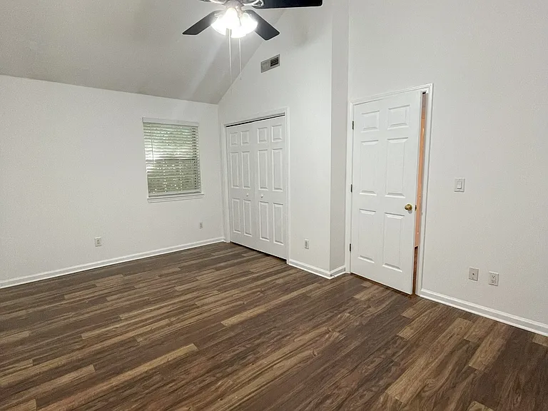 2200A Elder St — Photo 9