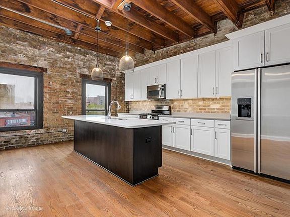 4th image of 1635 N Wells St #4