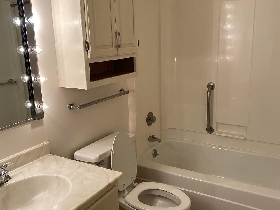 1st image of 206 Crocker Dr APT D