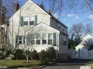 33 Fairview Ave, Port Washington, NY 11050
