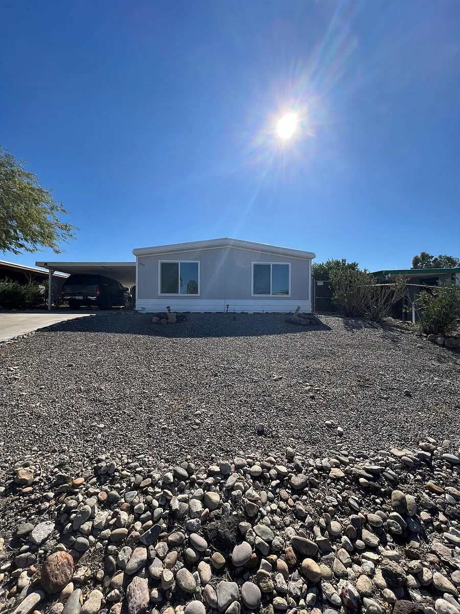 Building Photo - 926 Roadrunner Dr