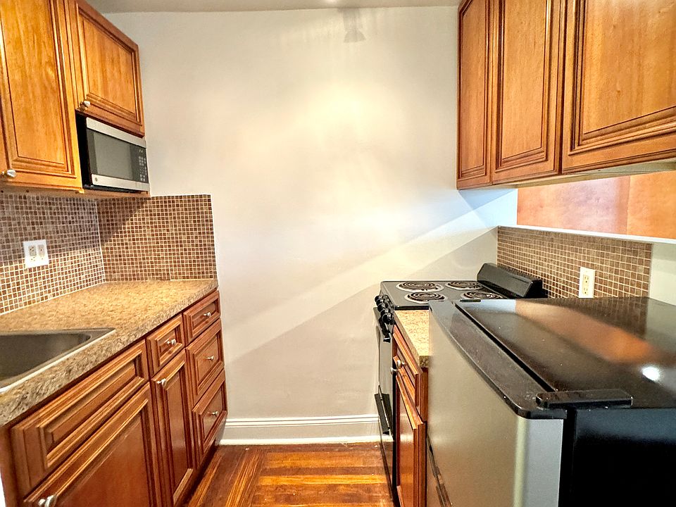 1st image of 320 E 42nd St APT 903