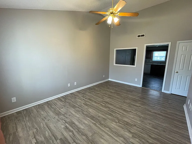 1031 McClardy Rd — Photo 4