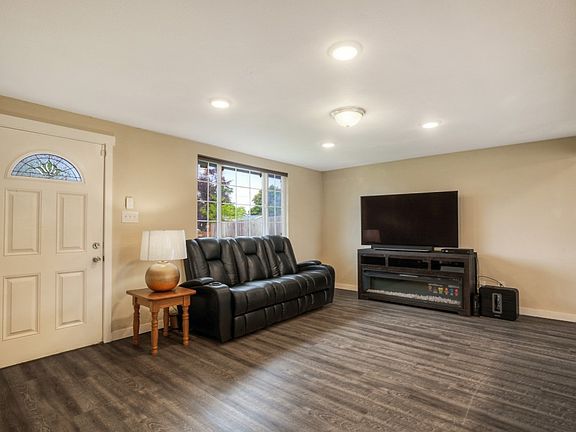 3rd image of 4716 Lila Ln SW
