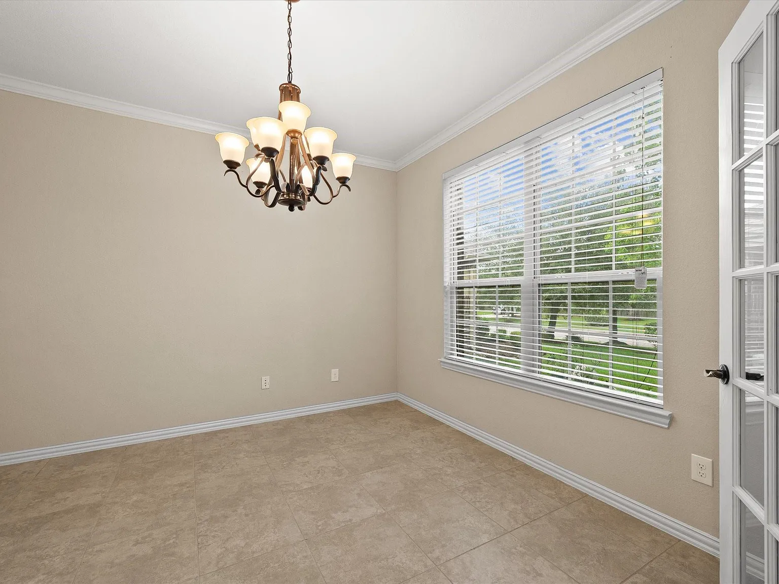 5 bed, 3.5 bath, 2785 sqft, $2,700 — Photo 4