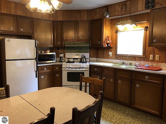 4th image of 21047 Northcrest Dr