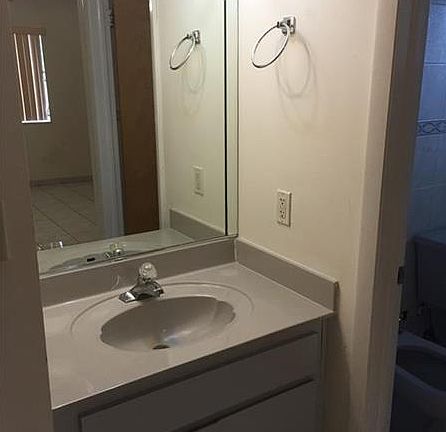 5th image of 2200 W 74th St #10119