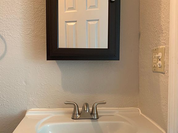4th image of 2641 Long St #117