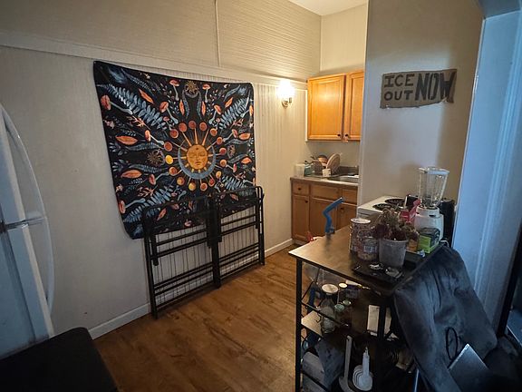 3rd image of 17 S Willard St APT 1