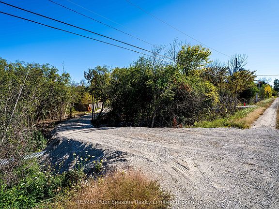 5th image of 9746 Beachwood Rd