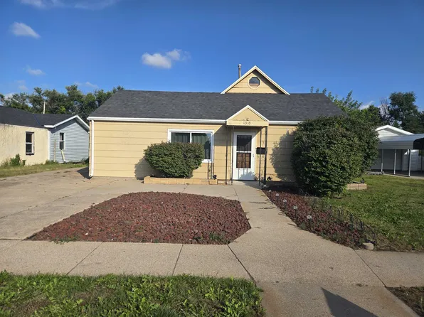 1310 K St, Cozad, NE 69130