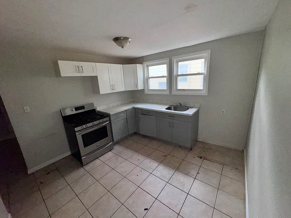 229 Alexander St #G2