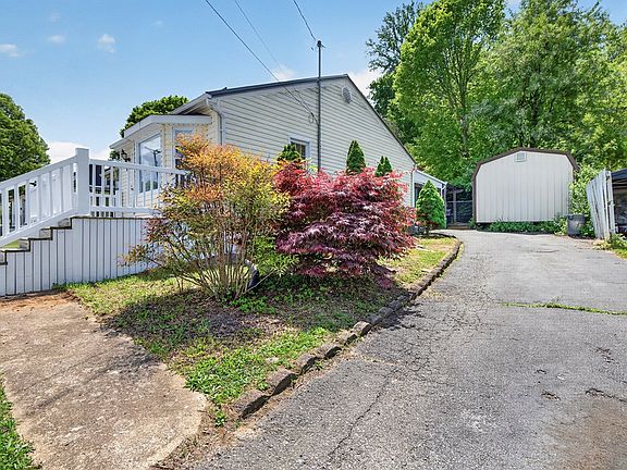 4th image of 1815 Valley Dr