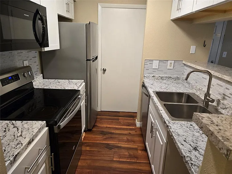 234 Afton Sq #103 — Photo 3