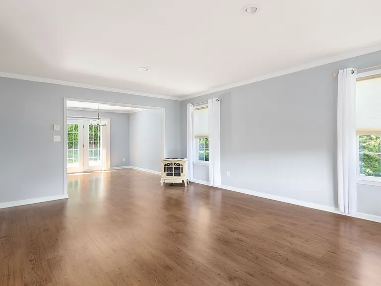 44 Worthington Ln — Photo 4