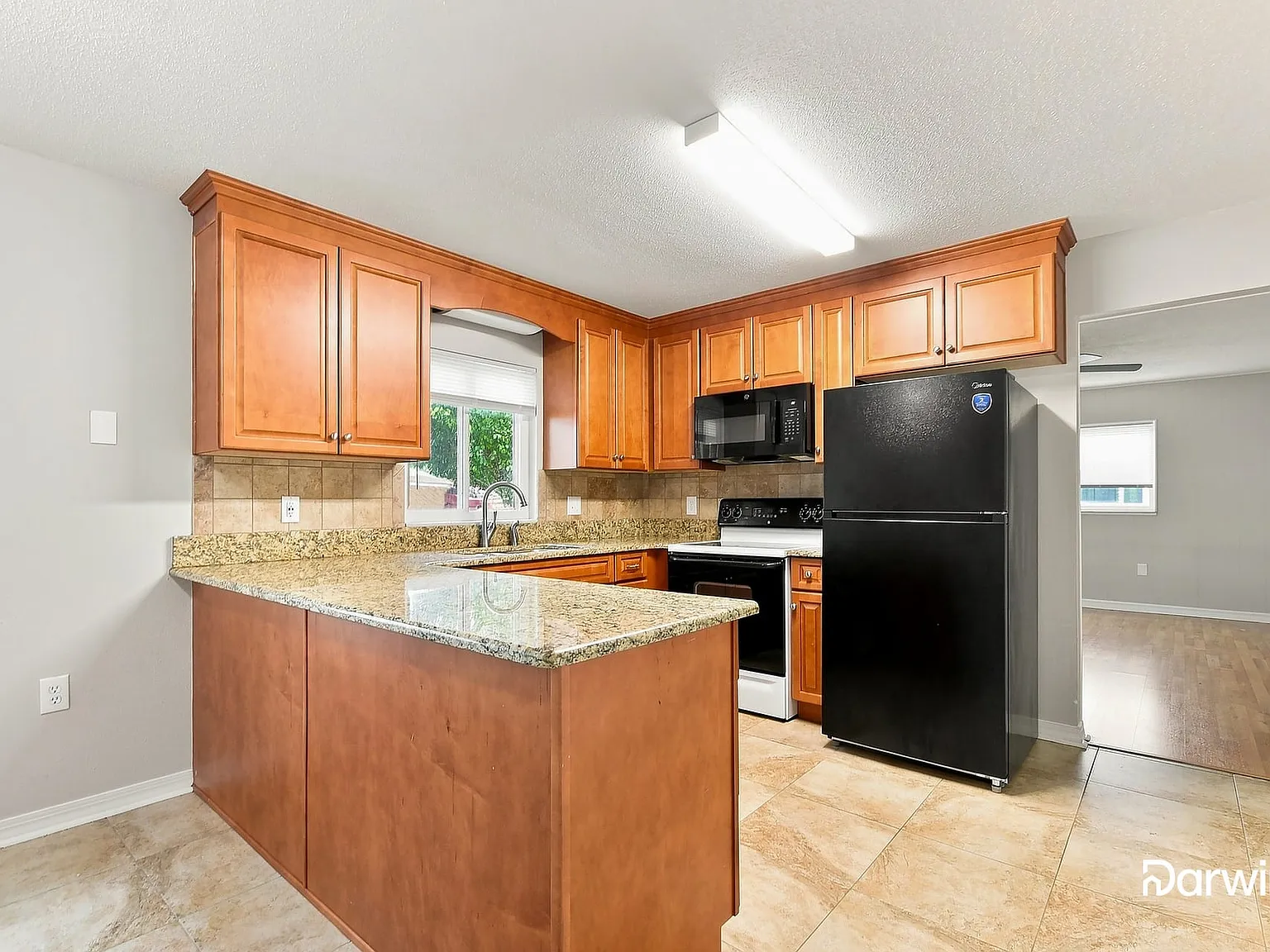 4 bed, 1.0 bath, 1470 sqft, $1,870 — Photo 2