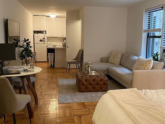 3rd image of 157 E 18th St #F