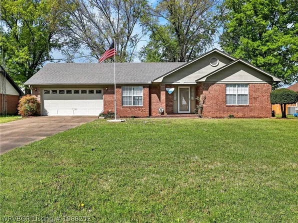 621 Meadowbrook Dr, Alma, AR 72921