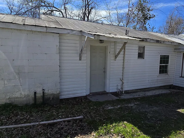 1940 Haynie Dr #5 — Photo 1